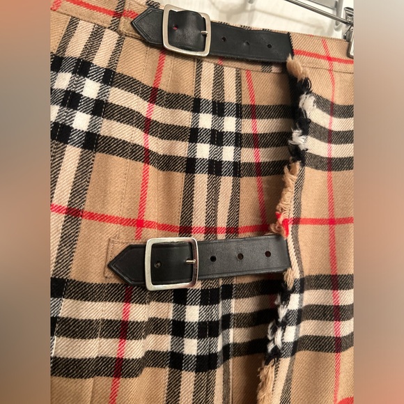 SOLD Beautiful Vintage Pleated Wool Burberrys Novacheck Buckled Skirt - Picture 7 of 13